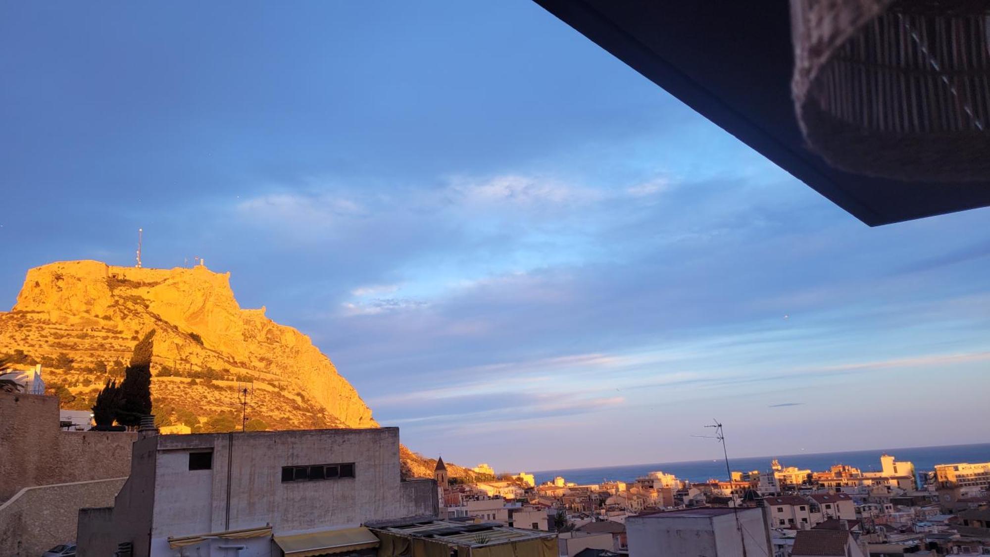 Corazon De Alicante Con Vistas Al Mar Y Al Castillo Eksteriør bilde